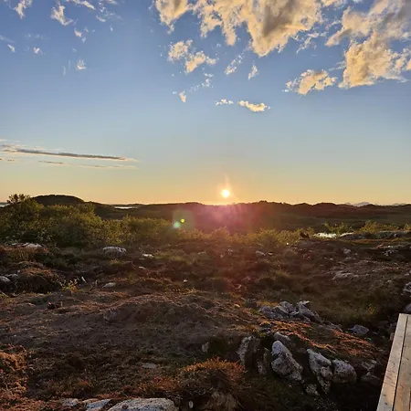 Fredheim, Northern Light Lodge בית נופש Laukvik